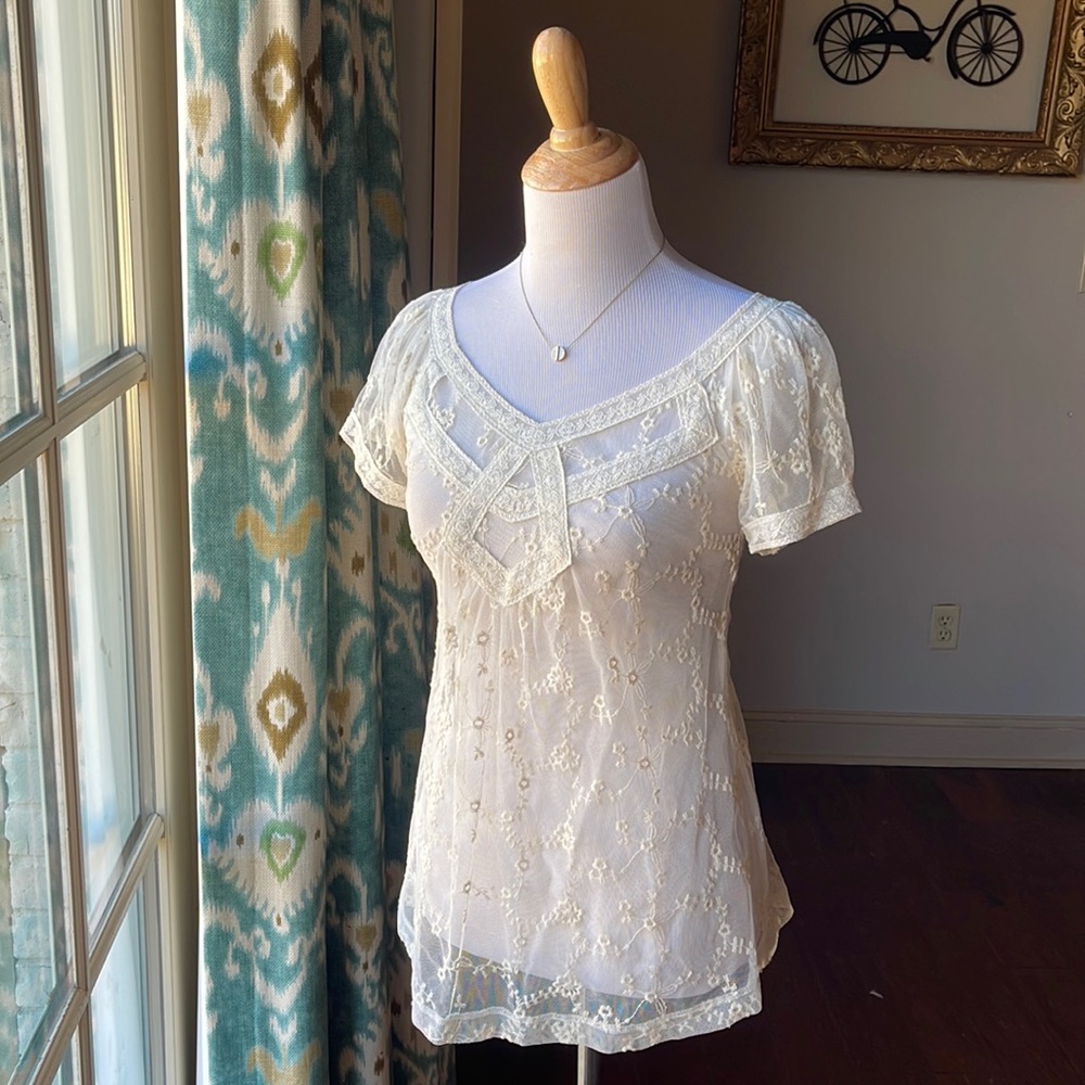 Cream lace top S